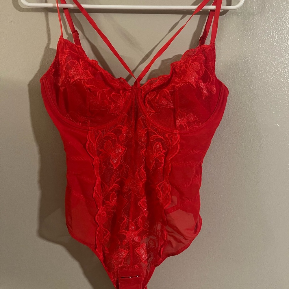 Vibrant Red Lace Chemise‎